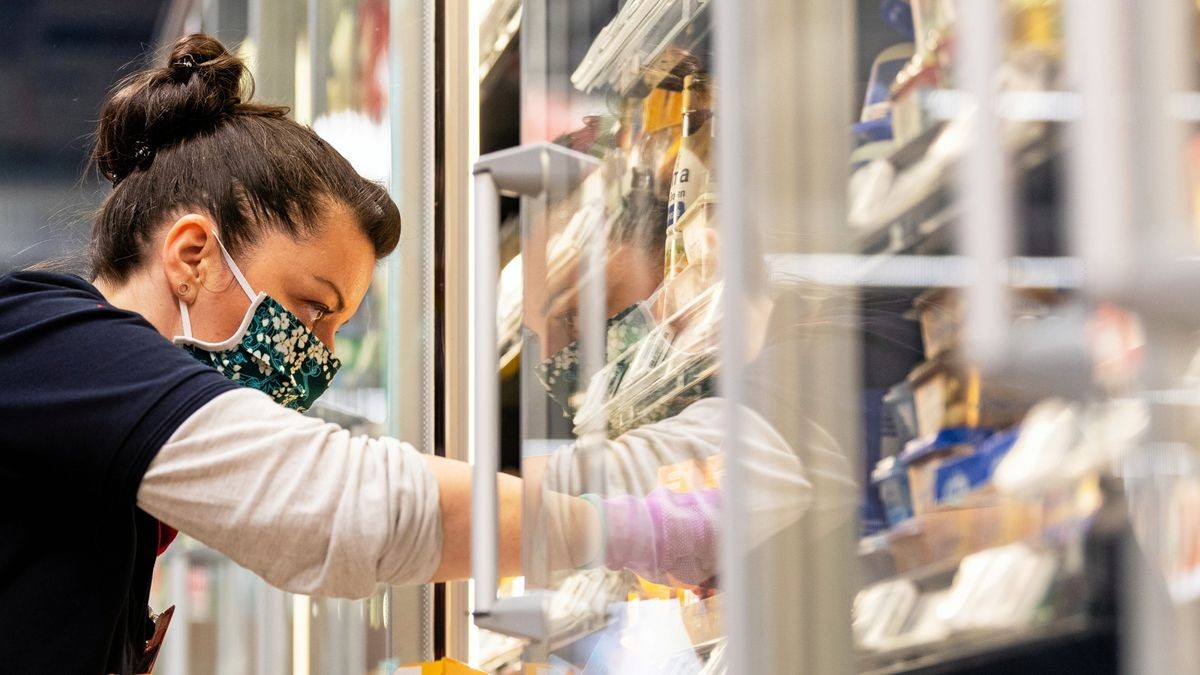 In Jena müssen auch Kunden jetzt in Supermärkten Schutzmasken tragen. (Symbolbild)