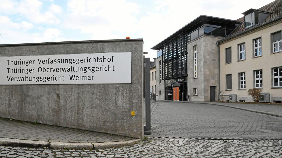 Das Oberverwaltungsgericht (OVG) Weimar stellt klar, dass der Begriff Lebensmittelgeschäft in Corona-Verordnungen weit zu fassen ist.