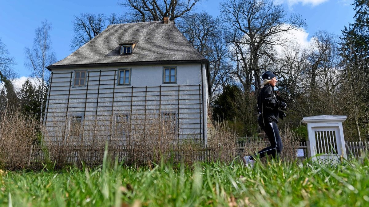 Erstmals seit Jahren gibt es wegen Corona auch keine Haseneiersuche am Gartenhaus im Weimarer Park an der Ilm.