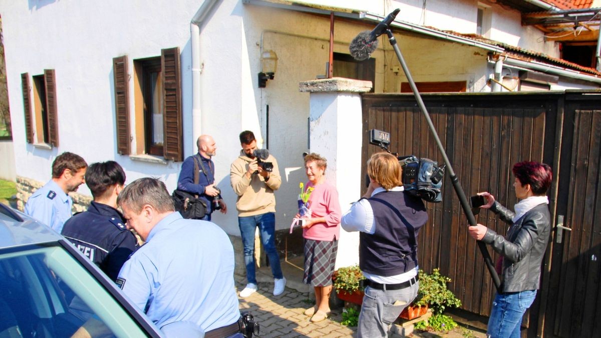 Geburtstag in Zeiten von Corona: Zu ihrem 90. Geburtstag bekam Charlotte Barthold in Sachsenburg Glückwünsche ihrer Familie in Bayern auf besonderem Weg.