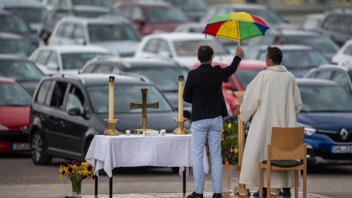 An ein paar Grundregeln mussten sich die Menschen beim Gottesdienst halten.