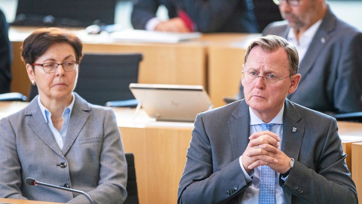 Mit Finanzhilfen durch die Krise: Finanzministerin Heike Taubert (SPD) und Ministerpräsident Bodo Ramelow (Linke) - hier im Oktober 2019 im Landtag.  