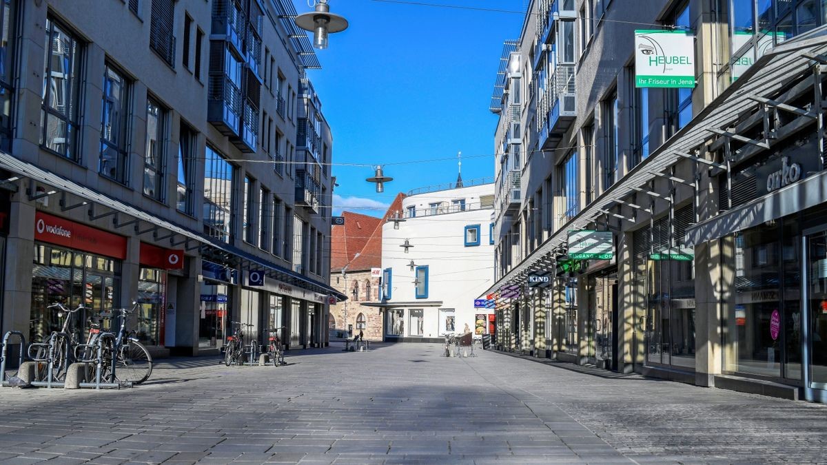 Blick in die Löbderstraße im Jenaer Stadtzentrum.