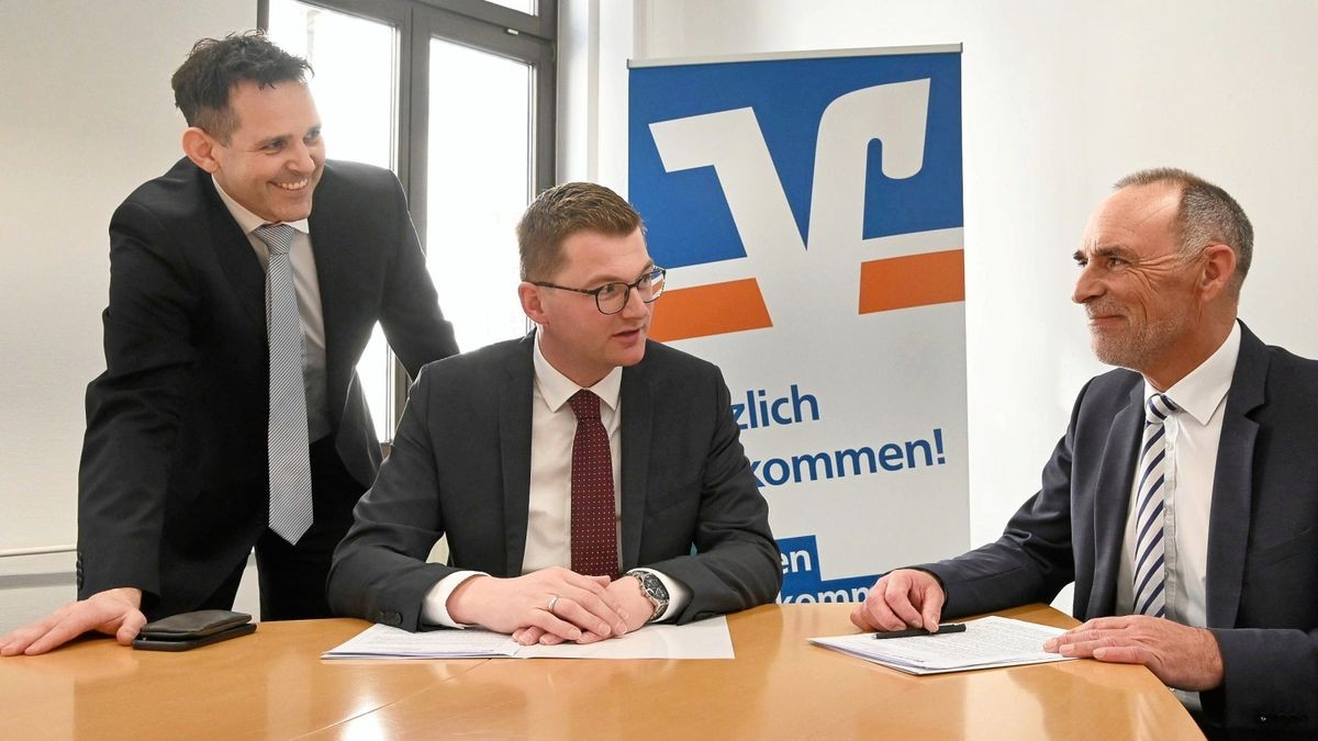 VR Bank im Pandemie-Modus. Vorstandsvorsitzender Martin Wagner und Vorstand Michael Galander mit Abteilungsleiter Marcus Knof.