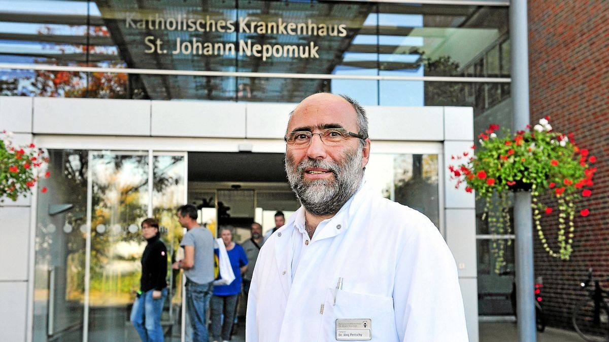 Dr. Jörg Pertschy, Ärztlicher Direktor des Katholischen Krankenhauses „St. Johann Nepomuk”, weist auf Kapazitätsengpässe in den Erfurter Krankenhäusern hin. 