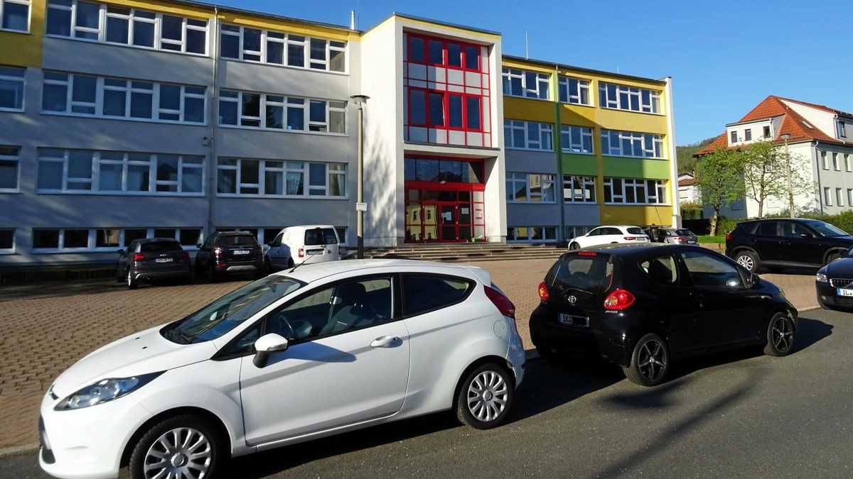 Am Lindenberg-Gymnasium in Ilmenau hat die Schule für die Abitur-Abschlussklassen am Montag wieder begonnen.