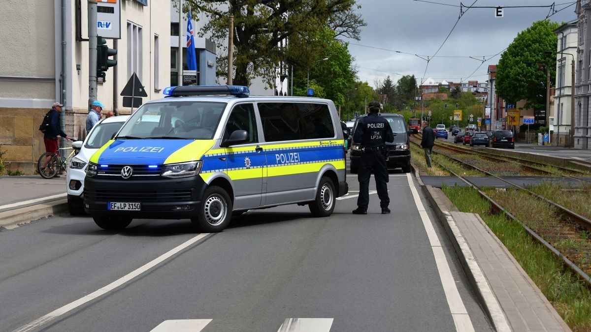 Die Polizei beendet den Autokorso in Gotha.