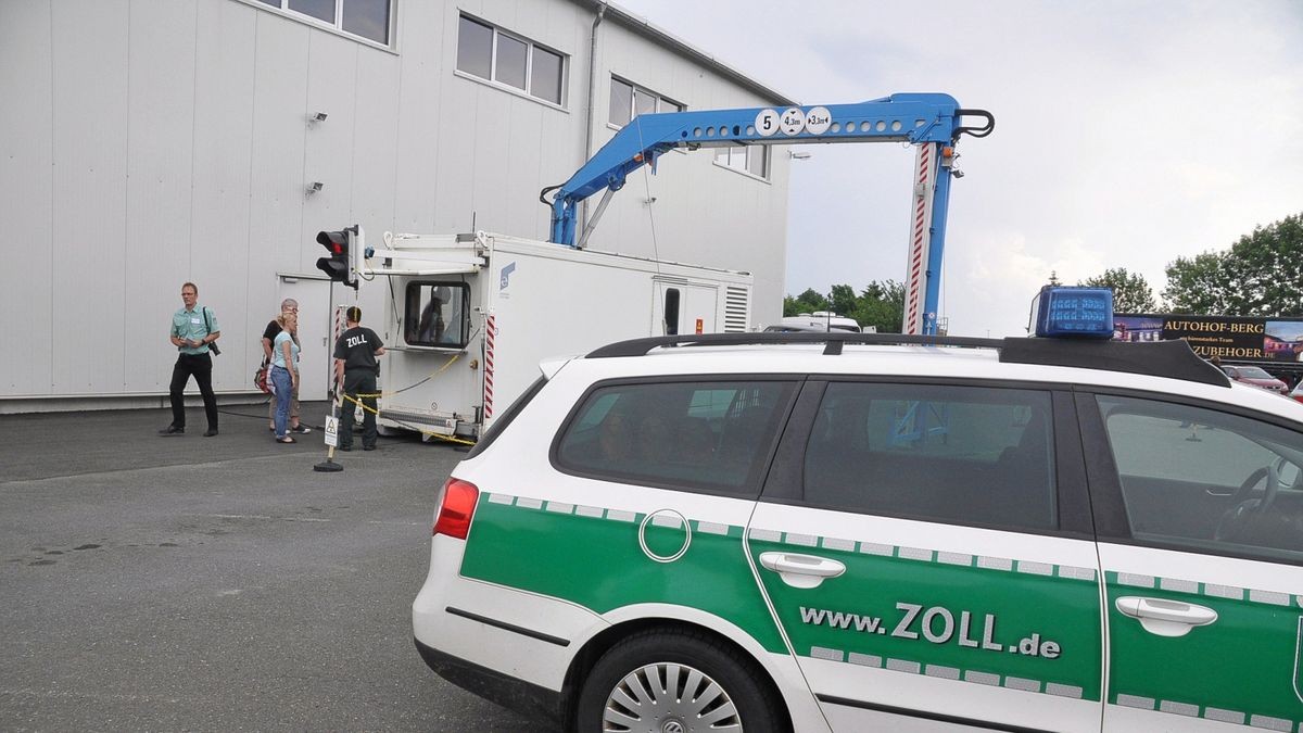 Der Zoll kontrollierte in landwirtschaftlichen Betrieben (Symbolfoto). 