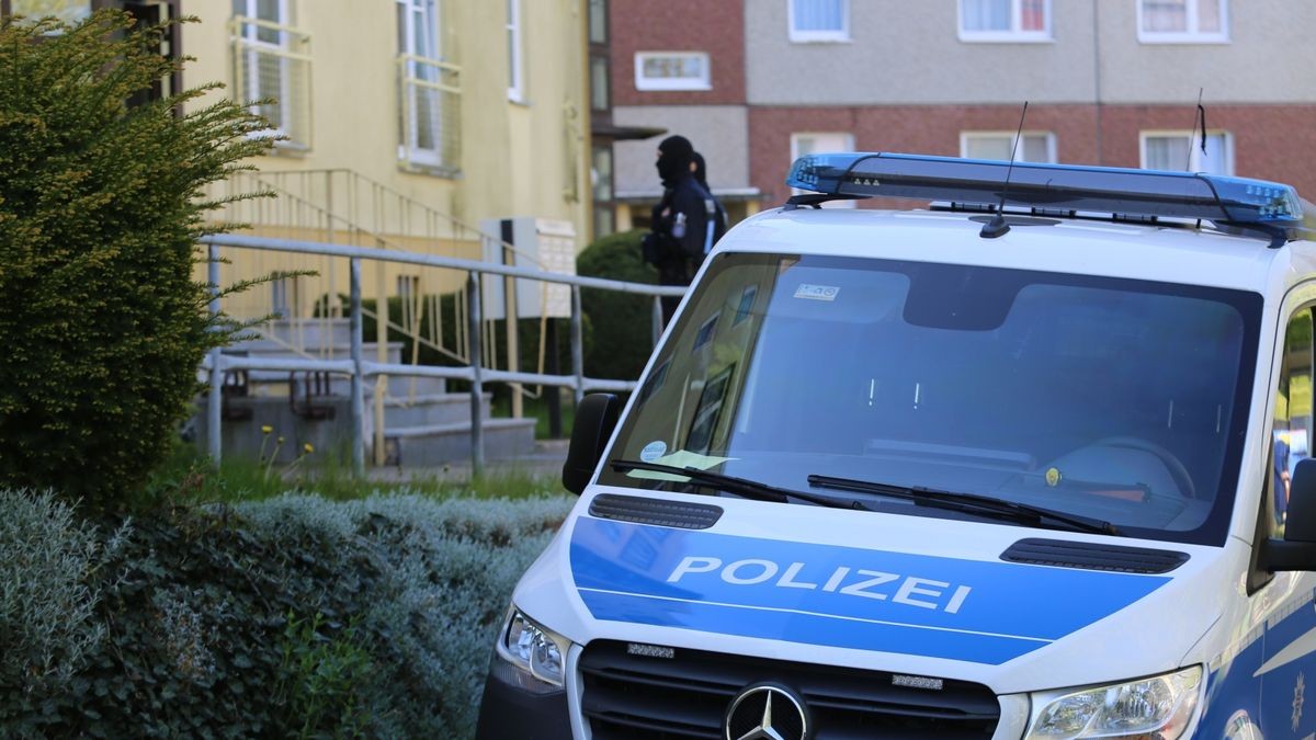 47+ Polizeieinsatz Gera 29.06.In Gera Gartenanlage, Laut angaben der