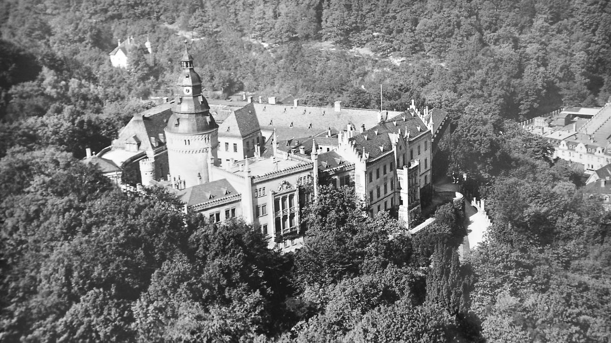 Schloss Osterstein in Gera wurde in den 60er-Jahren abgerissen, nachdem es nach einem Bombenangriff 1944 ausgebrannt war.