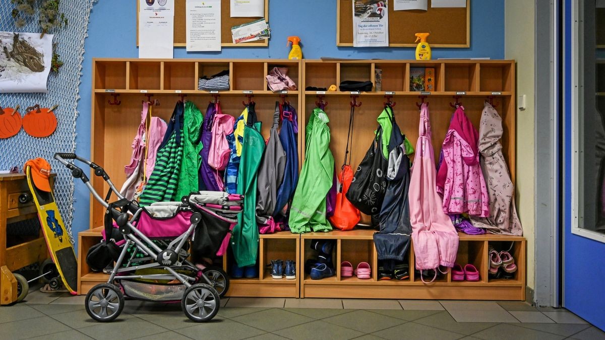 Garderobe in einem Kindergarten.