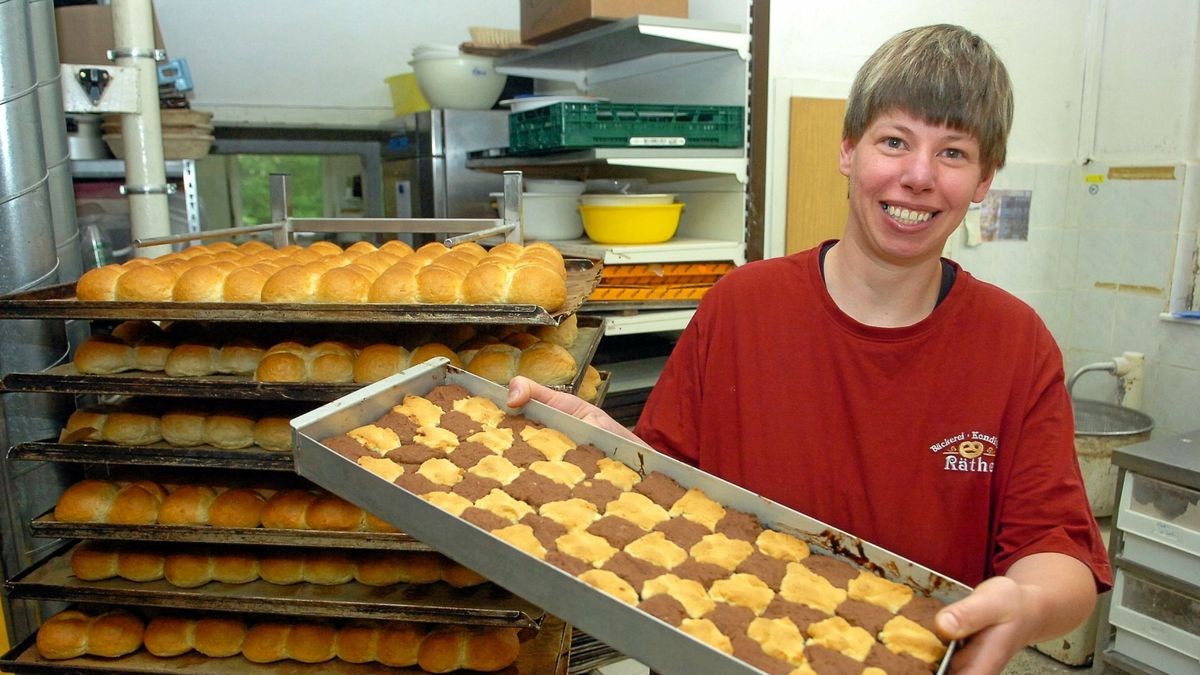 Karen Tschentscher ist eigentlich Beschäftigte in einer Werkstatt für Menschen mit Behinderungen. Seit gut drei Jahren aber arbeitet sie in der Saalfelder Bäckerei Räthe.