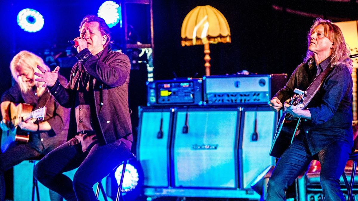 Karat-Sänger Claudius Dreilich mit Band bei einem Auftritt im vergangenen Jahr im ausverkauften Nordhäuser Theater.