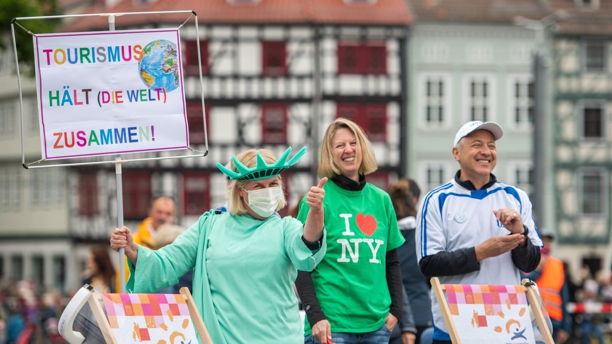 Reiseunternehmerin Bettina Eggert, aus Osterode im Harz, hat sich als Freiheitsstatue verkleidet 