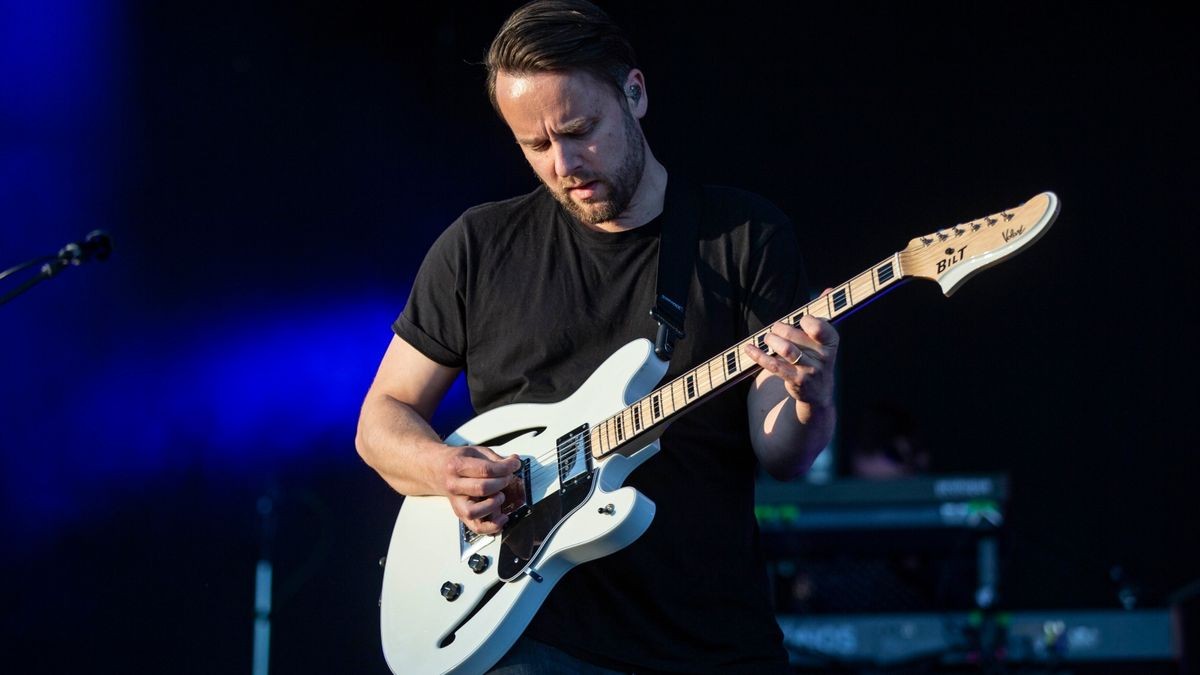 Revolverheld bringen bei bestem Wetter ihre größten Hits zum Autokonzert an der Messe in Erfurt.