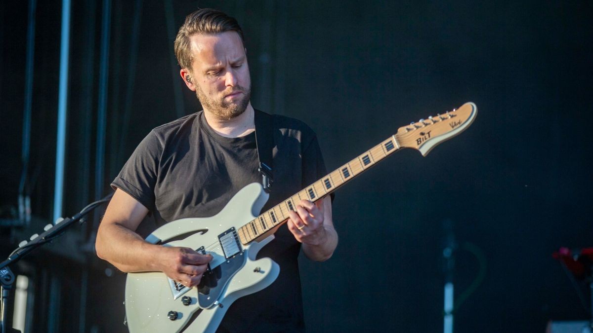 Revolverheld bringen bei bestem Wetter ihre größten Hits zum Autokonzert an der Messe in Erfurt.