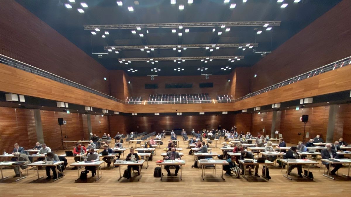 Wegen der nötigen Abstandsregeln ist die Weimarhalle derzeit Sitzungssaal des Stadtrates.