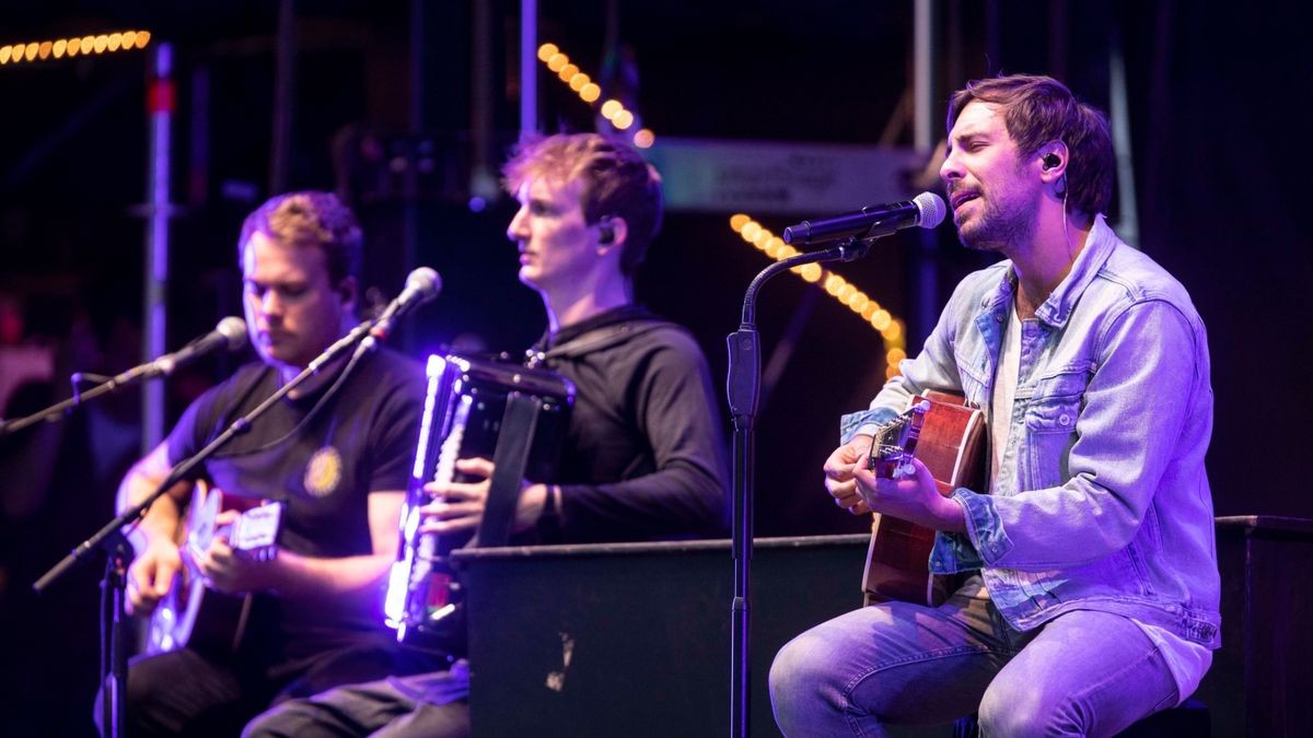 Ein ausverkauftes Autokonzert gab Max Giesinger am Freitagabend auf der Messe Erfurt.