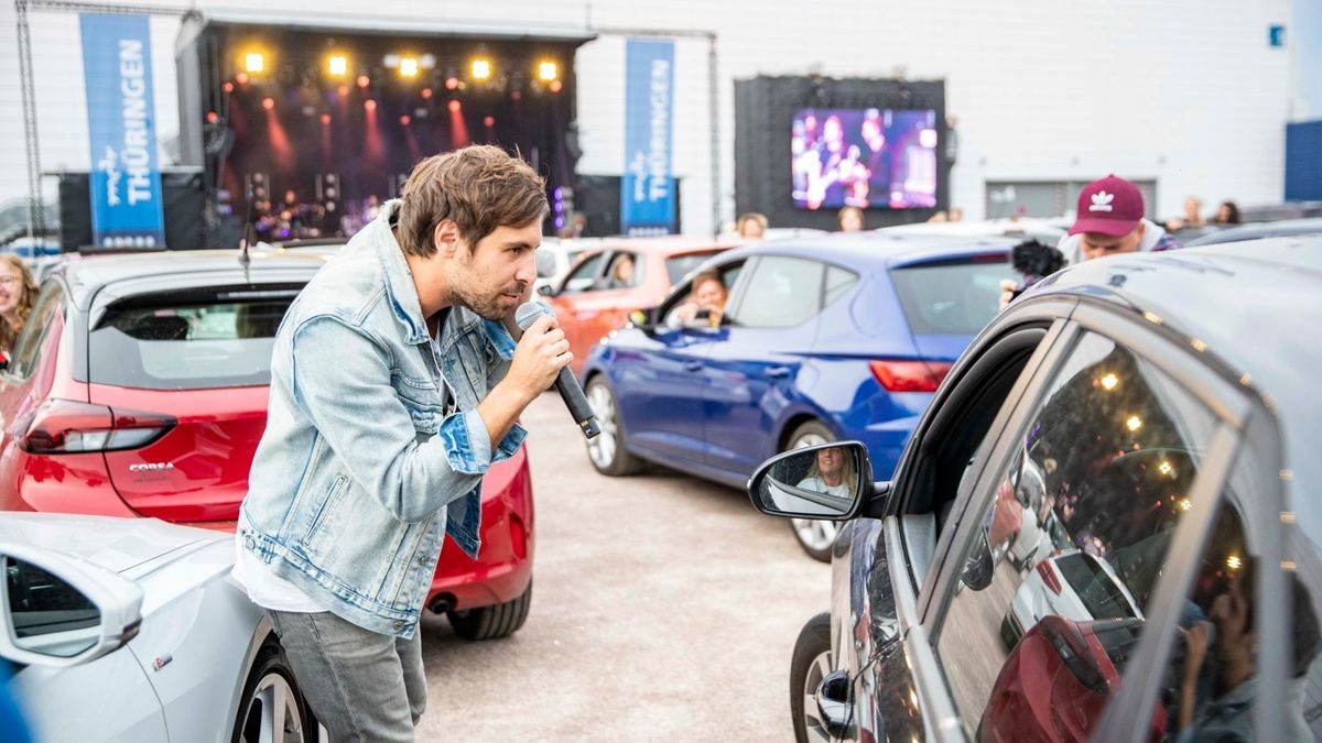 Ein ausverkauftes Autokonzert gab Max Giesinger am Freitagabend auf der Messe Erfurt.