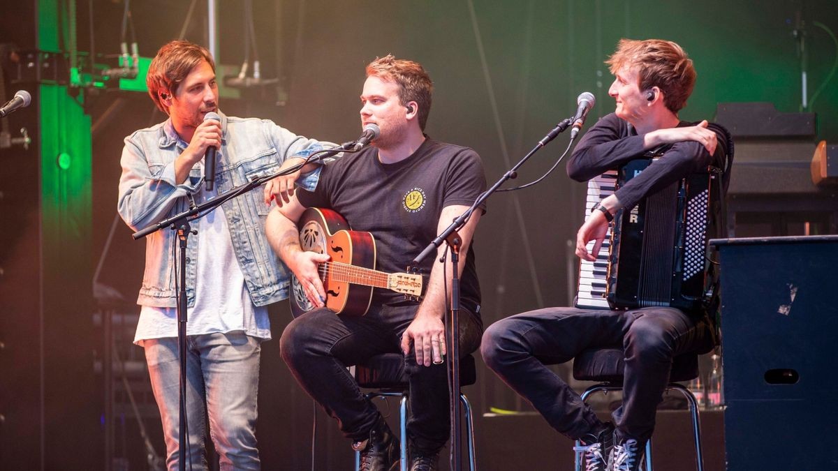 Ein ausverkauftes Autokonzert gab Max Giesinger am Freitagabend auf der Messe Erfurt.