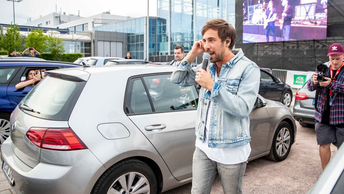 Ein ausverkauftes Autokonzert gab Max Giesinger am Freitagabend auf der Messe Erfurt.