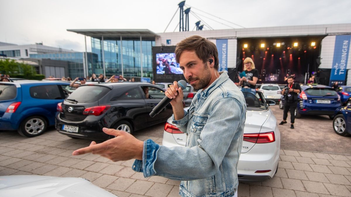 Ein ausverkauftes Autokonzert gab Max Giesinger am Freitagabend auf der Messe Erfurt.