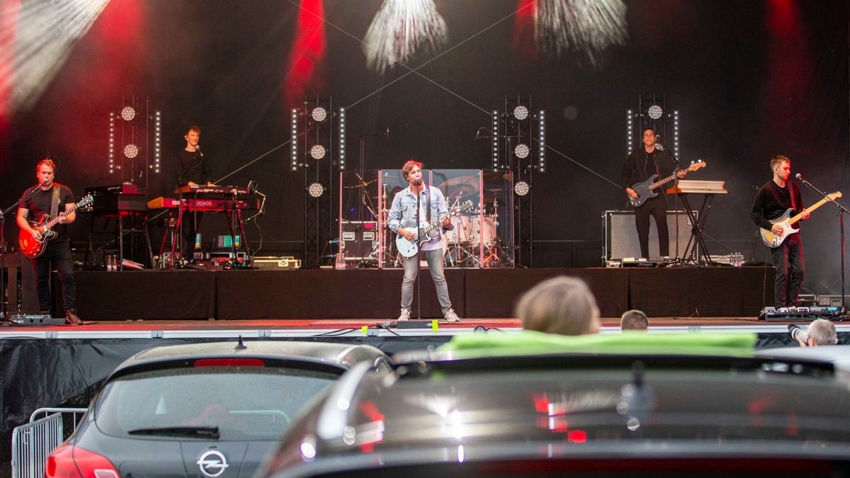 Ein ausverkauftes Autokonzert gab Max Giesinger am Freitagabend auf der Messe Erfurt.