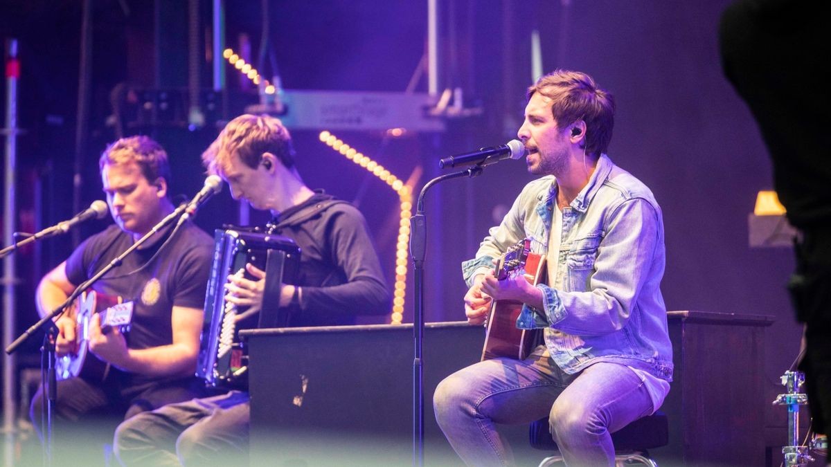 Ein ausverkauftes Autokonzert gab Max Giesinger am Freitagabend auf der Messe Erfurt.