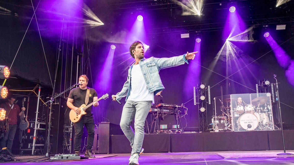 Ein ausverkauftes Autokonzert gab Max Giesinger am Freitagabend auf der Messe Erfurt.