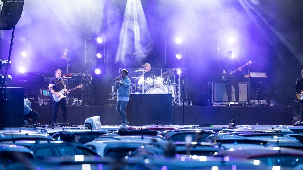 Ein ausverkauftes Autokonzert gab Max Giesinger am Freitagabend auf der Messe Erfurt.