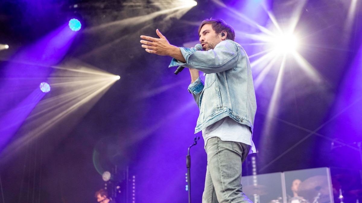 Ein ausverkauftes Autokonzert gab Max Giesinger am Freitagabend auf der Messe Erfurt.