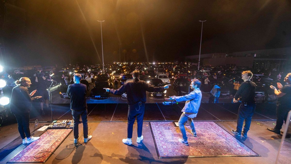 Ein ausverkauftes Autokonzert gab Max Giesinger am Freitagabend auf der Messe Erfurt.