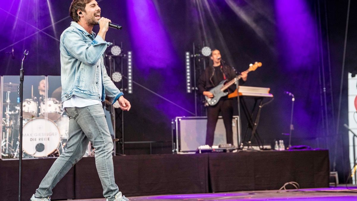 Ein ausverkauftes Autokonzert gab Max Giesinger am Freitagabend auf der Messe Erfurt.