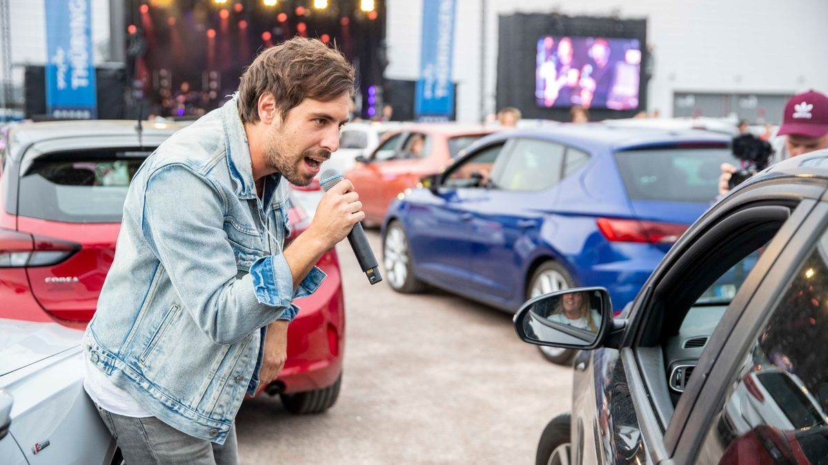 Ein ausverkauftes Autokonzert gab Max Giesinger am Freitagabend auf der Messe Erfurt.