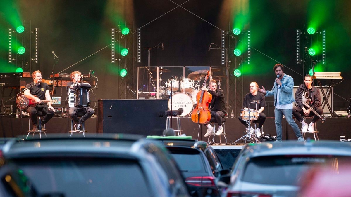 Ein ausverkauftes Autokonzert gab Max Giesinger am Freitagabend auf der Messe Erfurt.