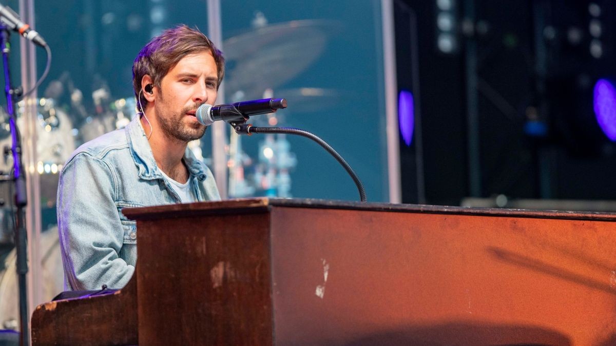 Ein ausverkauftes Autokonzert gab Max Giesinger am Freitagabend auf der Messe Erfurt.