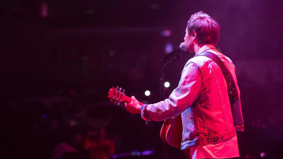 Ein ausverkauftes Autokonzert gab Max Giesinger am Freitagabend auf der Messe Erfurt.