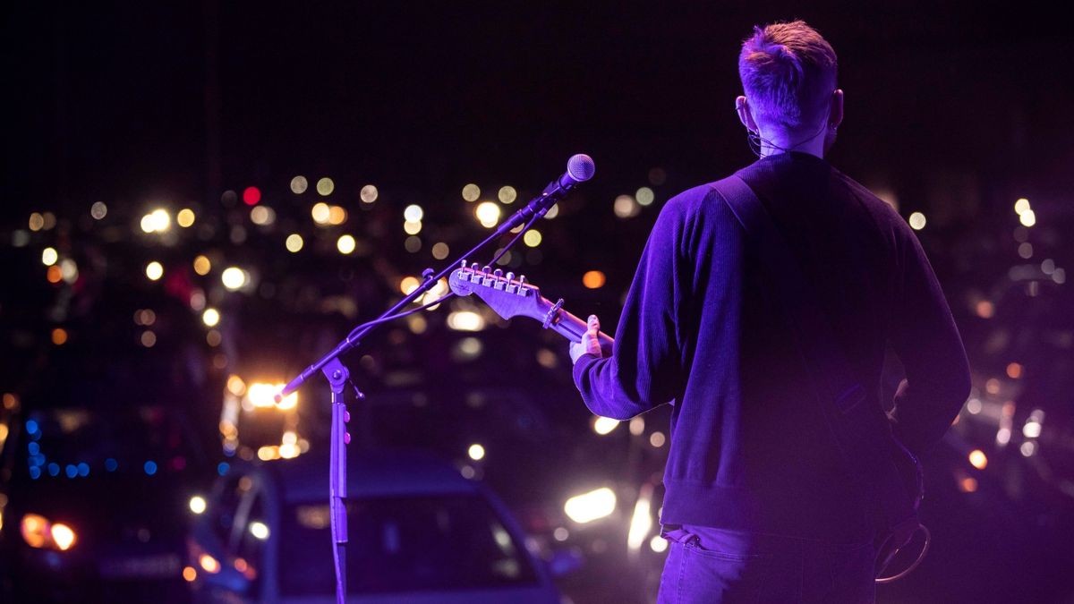 Ein ausverkauftes Autokonzert gab Max Giesinger am Freitagabend auf der Messe Erfurt.