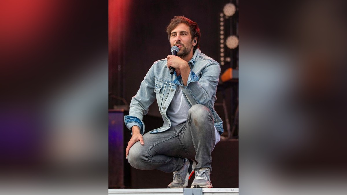 Ein ausverkauftes Autokonzert gab Max Giesinger am Freitagabend auf der Messe Erfurt.