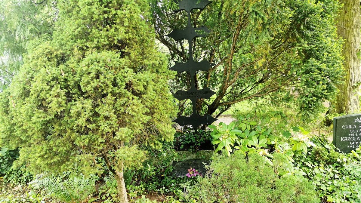 Die Grabstätte von Kunstschmied Günther Laufer (1907-1992) auf dem Eisenacher Hauptfriedhof.