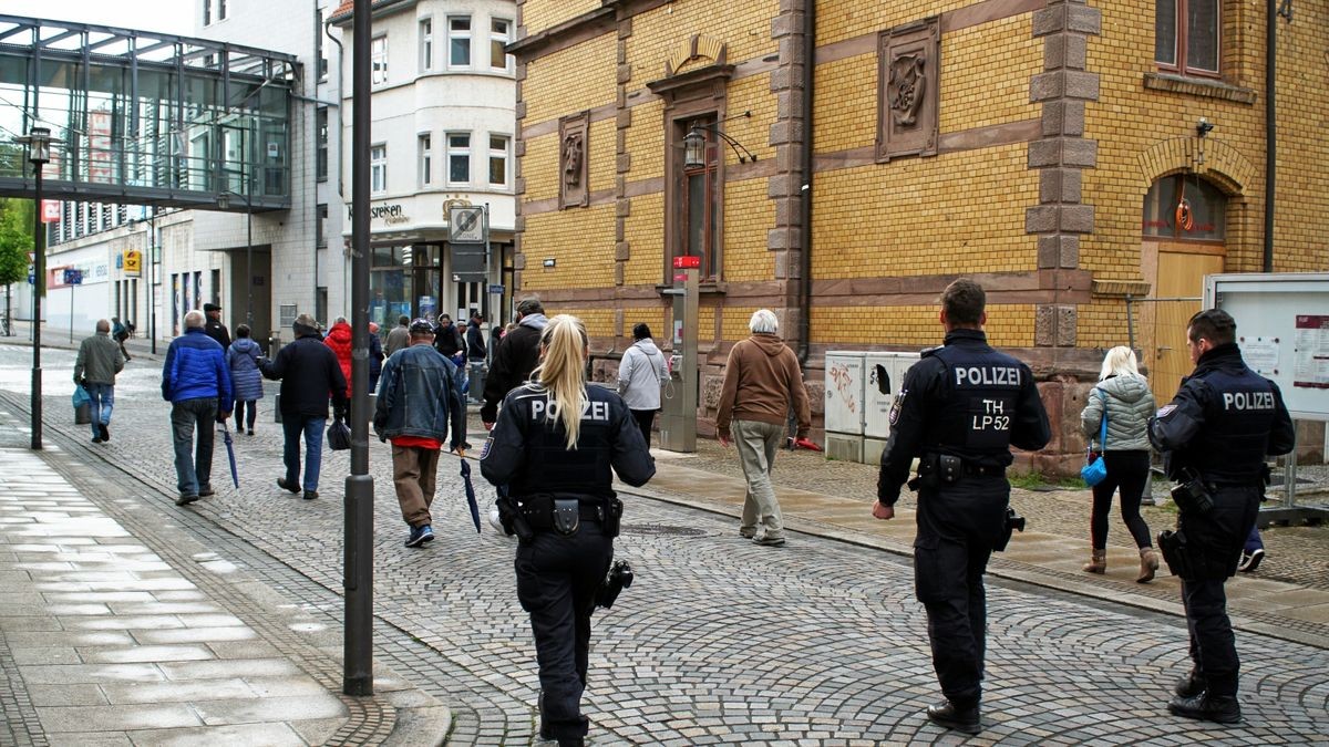 In Sondershausen begleitet die Polizei einen sogenannten „Hygienespaziergang“. (Archivfoto)