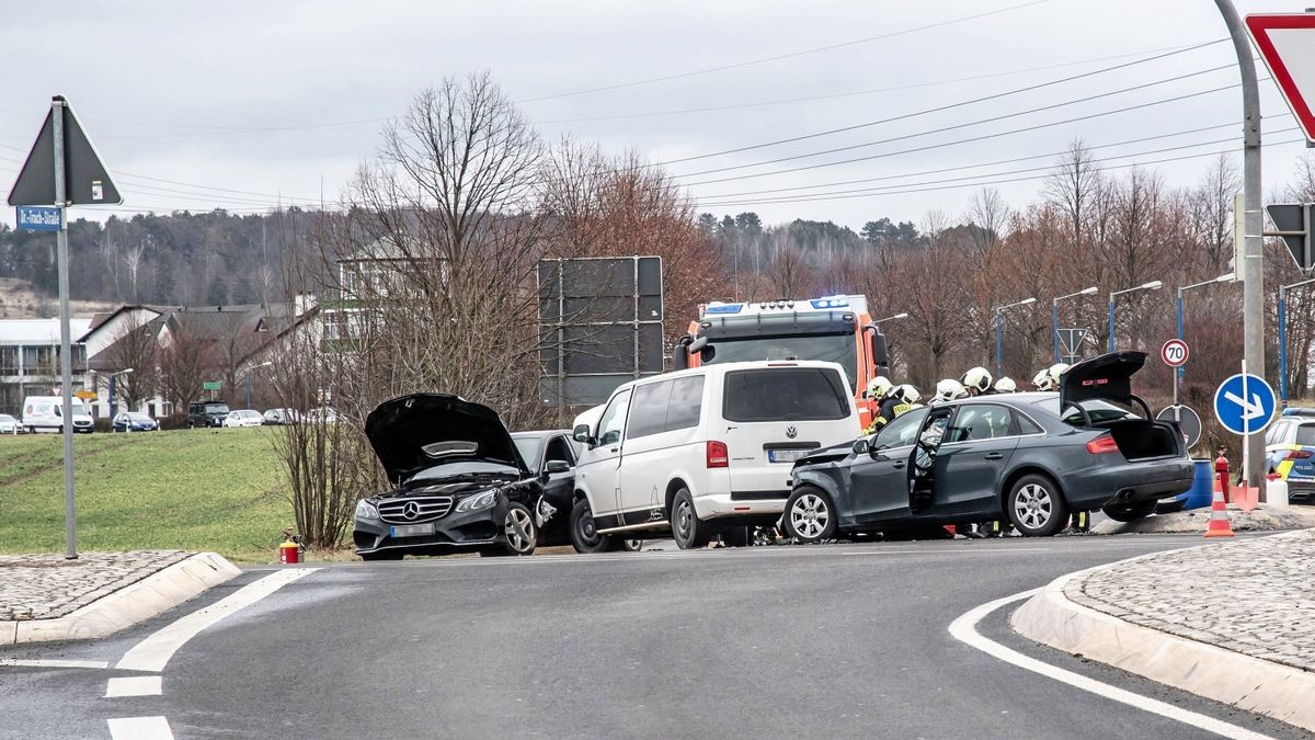 In Thüringen gab es im März weniger Unfälle als im Jahr zuvor. Zu sehen ist ein Unfall auf der B247. 