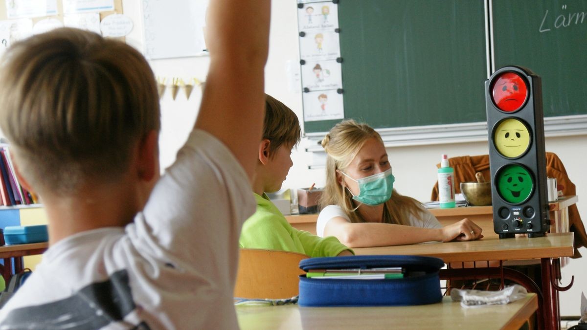 Mit einer Lärmampel kann man sehr anschaulich für Ruhe im Klassenraum sorgen, so wie hier an der Grundschule Bertolt Brecht in Nordhausen.