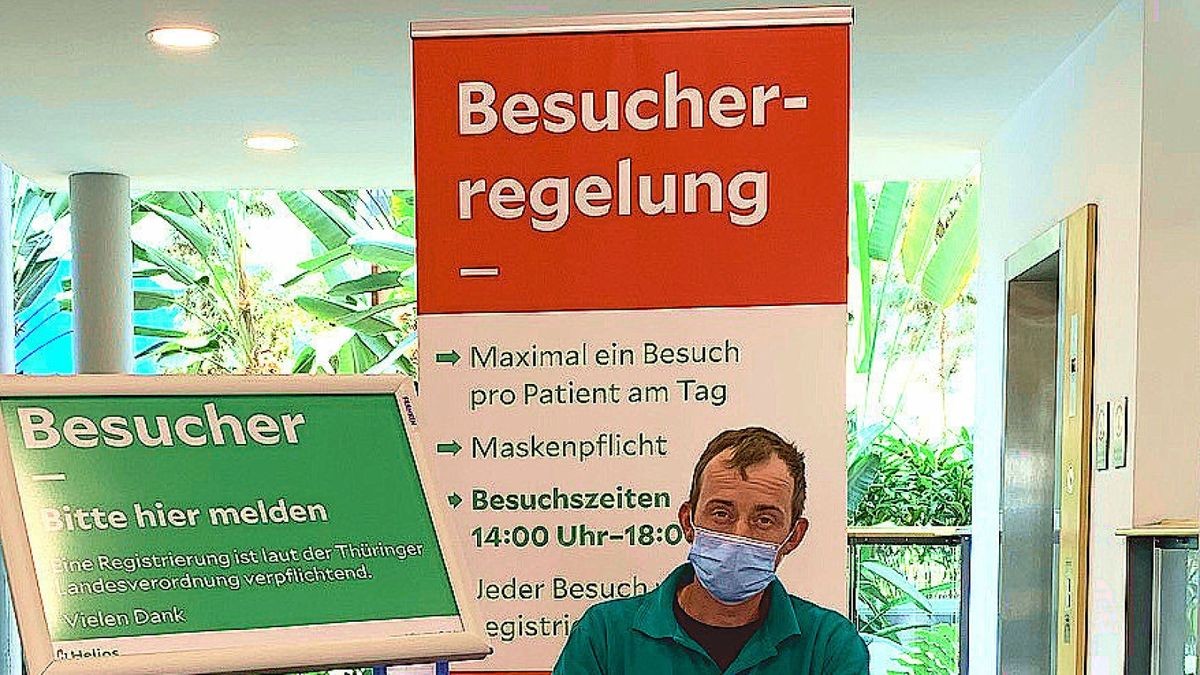 Besucher, die ihre Angehörigen im Helios Klinikum Gotha besuchen wollen, müssen sich registrieren lassen. Des Weiteren gilt für alle Maskenpflicht im gesamten Haus.