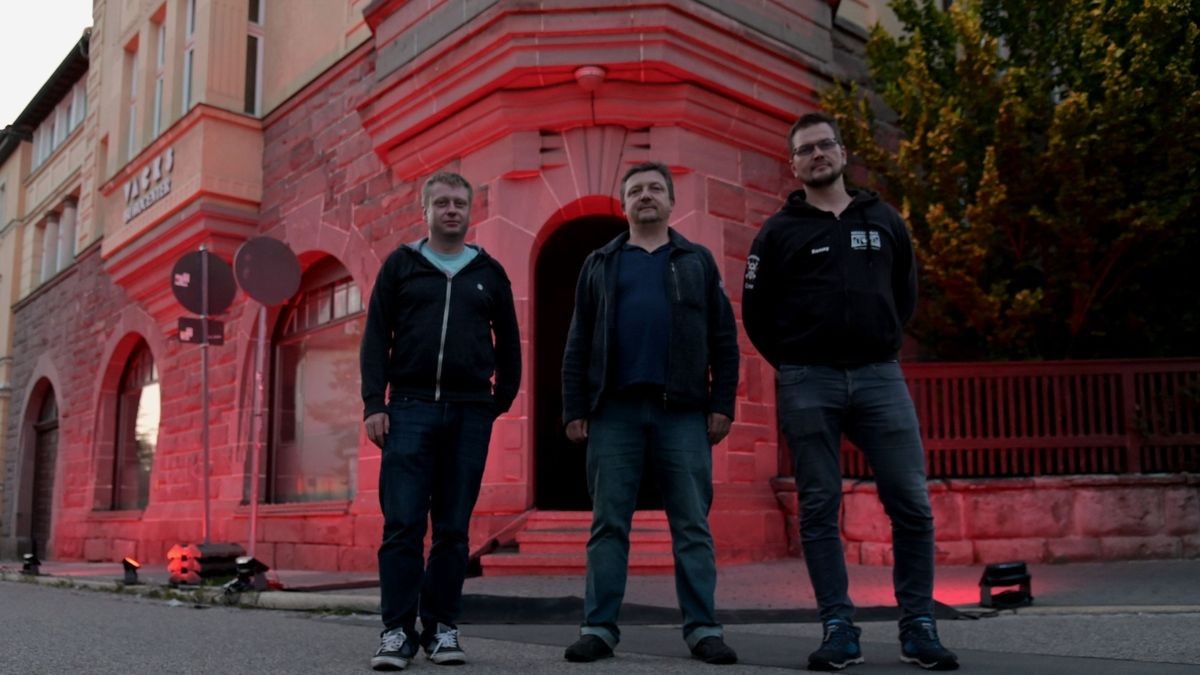 Alarmstufe Rot: Andreas Seiler, Hermann Boddin und Ronny Zeunert zur Night of Light vor dem Sitz von 360x media und Center Line.