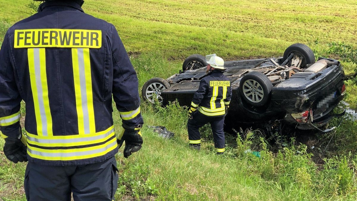 Auf der Ortsumgehungsstraße zwischen Pörmitz und Dittersdorf verunglückte am Donnerstag ein Autofahrer.