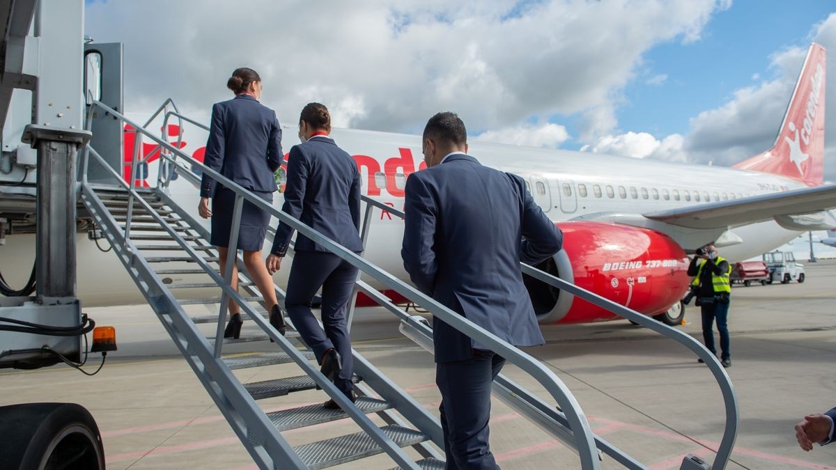 Mit der Aufhebung der Reisewarnung startete am Donnerstag der touristische Flugverkehr vom Flughafen Erfurt-Weimar mit einem Flug der Corendon Airlines nach Rhodos.