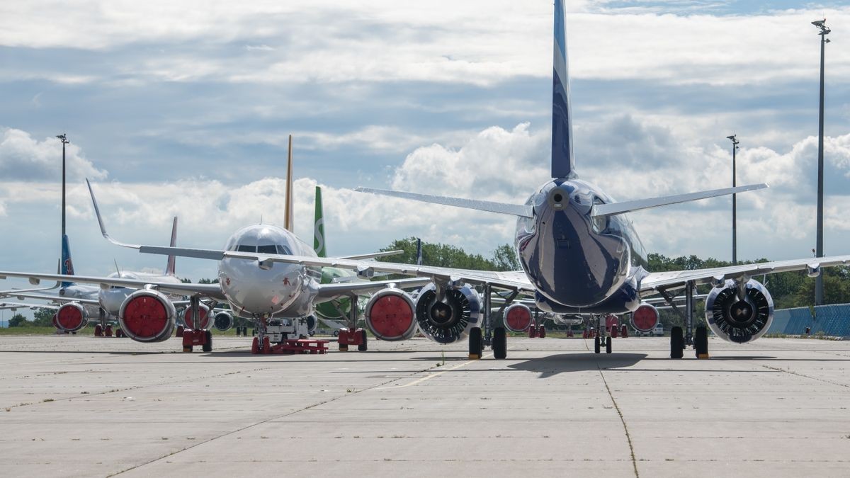 Mit der Aufhebung der Reisewarnung startete am Donnerstag der touristische Flugverkehr vom Flughafen Erfurt-Weimar mit einem Flug der Corendon Airlines nach Rhodos.