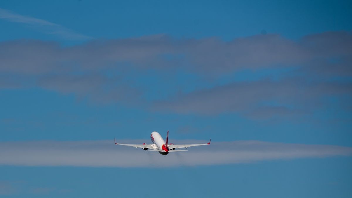 Mit der Aufhebung der Reisewarnung startete am Donnerstag der touristische Flugverkehr vom Flughafen Erfurt-Weimar mit einem Flug der Corendon Airlines nach Rhodos.