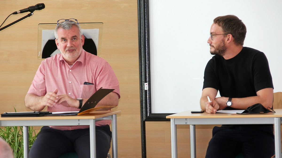 Sozialdezernent Stefan Nüßle (CDU, links) und Jugendhilfe-Ausschussvorsitzender Alexander Scharff (Linke) standen auf der Sitzung am Dienstag Rede und Antwort.